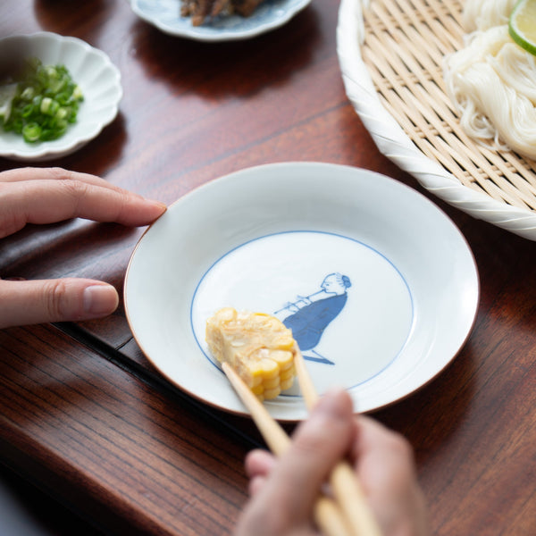 choemon-flute-player-kutani-round-plate-musubi-kiln-quality-japanese-tablewares-and-gifts-327435.jpg