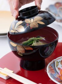 fukunishi-sobe-spear-flower-aizu-lacquerware-soup-bowl-with-lid-musubi-kiln-quality-japanese-tablewares-and-gifts-401335.jpg