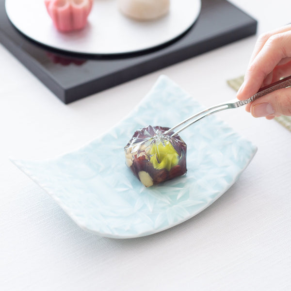 hataman-touen-moist-bamboo-imari-nabeshima-ware-side-plate-musubi-kiln-quality-japanese-tablewares-and-gifts-509749.jpg