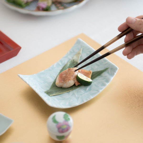 hataman-touen-moist-bamboo-imari-nabeshima-ware-side-plate-musubi-kiln-quality-japanese-tablewares-and-gifts-551095.jpg