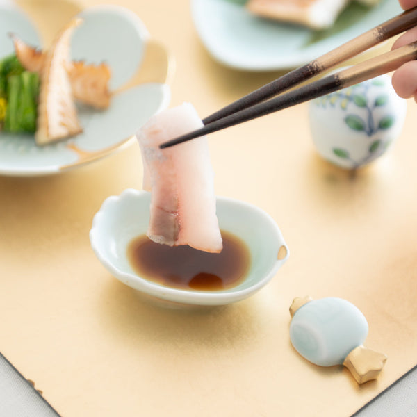hataman-touen-moist-gold-gourd-imari-nabeshima-ware-sauce-plate-musubi-kiln-quality-japanese-tablewares-and-gifts-293391.jpg