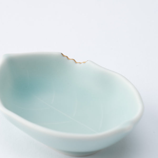 hataman-touen-moist-gold-leaf-imari-nabeshima-ware-sauce-plate-musubi-kiln-quality-japanese-tablewares-and-gifts-244793.jpg