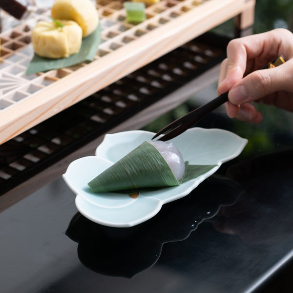 hataman-touen-moist-gold-persimmon-imari-nabeshima-ware-side-plate-musubi-kiln-quality-japanese-tablewares-and-gifts-742415.jpg