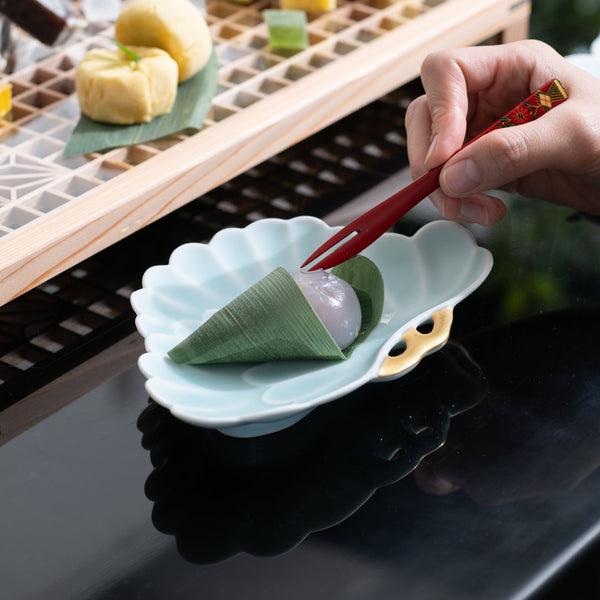 hataman-touen-moist-gold-pine-imari-nabeshima-ware-plate-musubi-kiln-quality-japanese-tablewares-and-gifts-790026.jpg