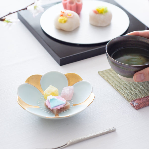 hataman-touen-moist-gold-plum-blossom-imari-nabeshima-ware-side-plate-musubi-kiln-quality-japanese-tablewares-and-gifts-745903.jpg