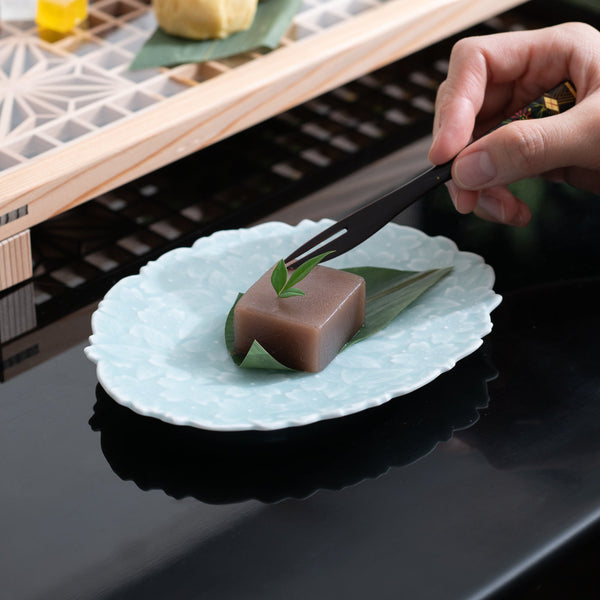 hataman-touen-moist-sakura-imari-nabeshima-ware-side-plate-musubi-kiln-quality-japanese-tablewares-and-gifts-768735.jpg
