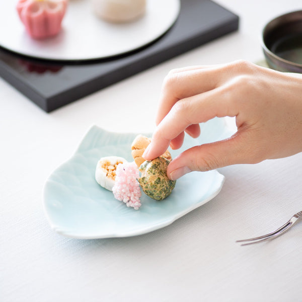 hataman-touen-moist-sea-bream-imari-nabeshima-ware-side-plate-musubi-kiln-quality-japanese-tablewares-and-gifts-400888.jpg