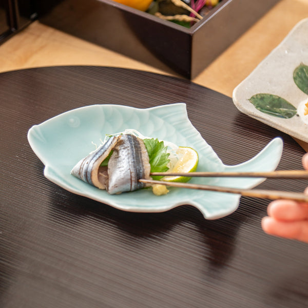 hataman-touen-moist-sea-bream-imari-nabeshima-ware-side-plate-musubi-kiln-quality-japanese-tablewares-and-gifts-426557.jpg