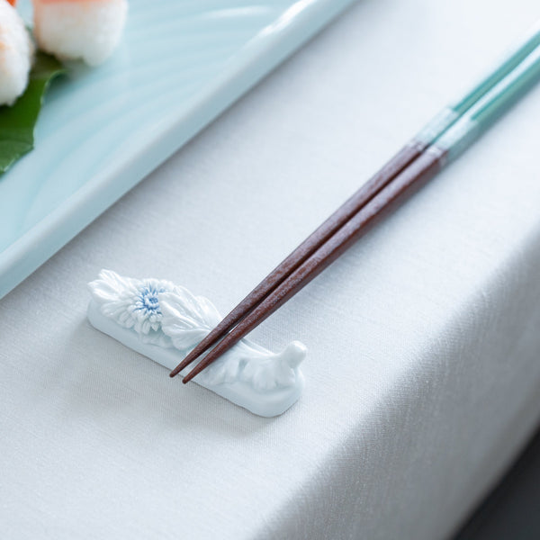 hirado-chrysanthemum-mikawachi-ware-chopsticks-rest-musubi-kiln-quality-japanese-tablewares-and-gifts-350116.jpg