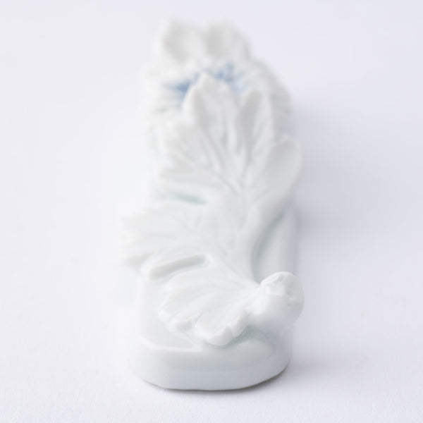 hirado-chrysanthemum-mikawachi-ware-chopsticks-rest-musubi-kiln-quality-japanese-tablewares-and-gifts-592173.jpg