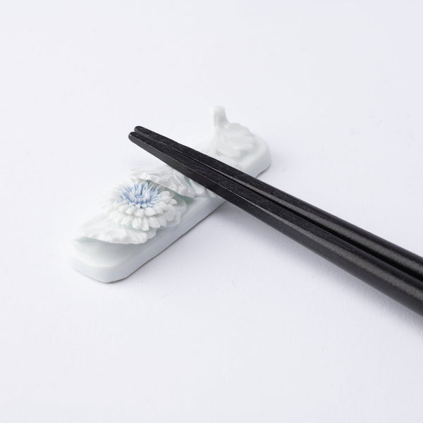 hirado-chrysanthemum-mikawachi-ware-chopsticks-rest-musubi-kiln-quality-japanese-tablewares-and-gifts-612964.jpg