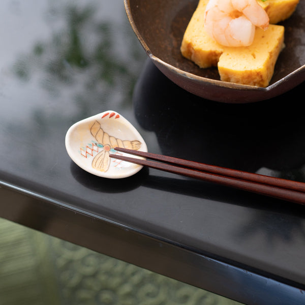 hozan-kiln-shell-shaped-shishi-mai-and-shimenawa-kyo-ware-chopstick-rest-set-musubi-kiln-quality-japanese-tablewares-and-gifts-614877.jpg