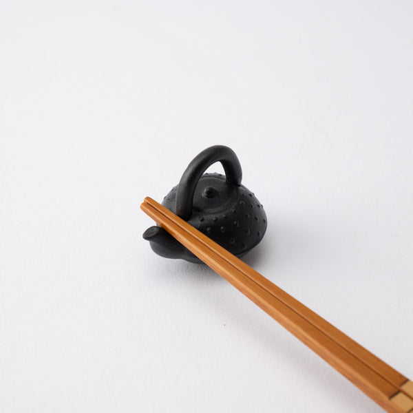 ihoshiro-kiln-cast-iron-teapot-mino-ware-chopstick-rest-musubi-kiln-quality-japanese-tablewares-and-gifts-123557.jpg