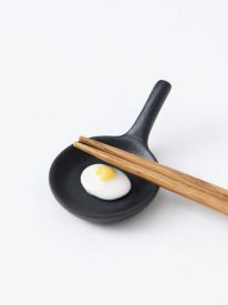 ihoshiro-kiln-frying-pan-with-fried-egg-mino-ware-chopstick-rest-musubi-kiln-quality-japanese-tablewares-and-gifts-337389.jpg