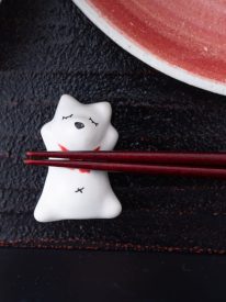 ihoshiro-kiln-napping-dog-mino-ware-chopstick-rest-musubi-kiln-quality-japanese-tablewares-and-gifts-369591.jpg