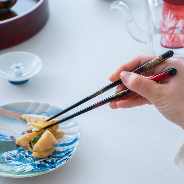 issou-akebono-wakasa-lacquerware-set-of-two-pairs-of-chopsticks-23-cm-9-in-and-205-cm-81-in-musubi-kiln-quality-japanese-tablewares-and-gifts-553919.jpg
