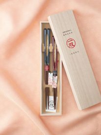 issou-gold-droplets-wakasa-lacquerware-set-of-two-pairs-of-chopsticks-23-cm-9-in-and-21-cm-83-in-musubi-kiln-quality-japanese-tablewares-and-gifts-868987.jpg