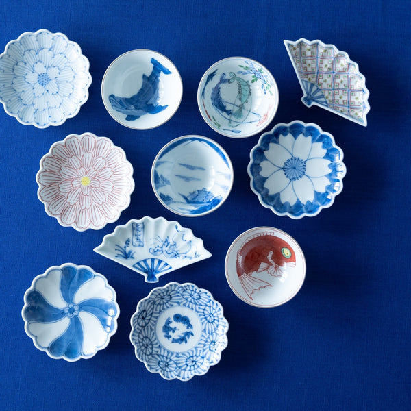 keizan-kiln-twist-arita-chrysanthemum-shaped-sauce-plate-musubi-kiln-quality-japanese-tablewares-and-gifts-715074.jpg