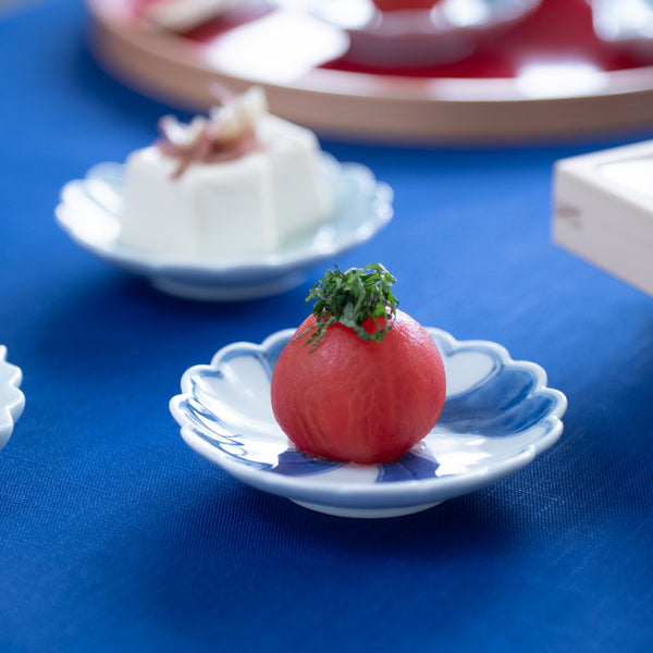 keizan-kiln-twist-arita-chrysanthemum-shaped-sauce-plate-musubi-kiln-quality-japanese-tablewares-and-gifts-777666.jpg