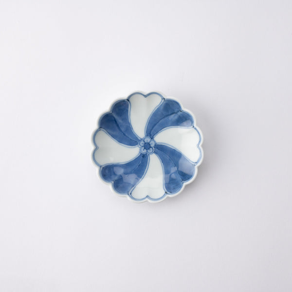 keizan-kiln-twist-arita-chrysanthemum-shaped-sauce-plate-musubi-kiln-quality-japanese-tablewares-and-gifts-948099.jpg