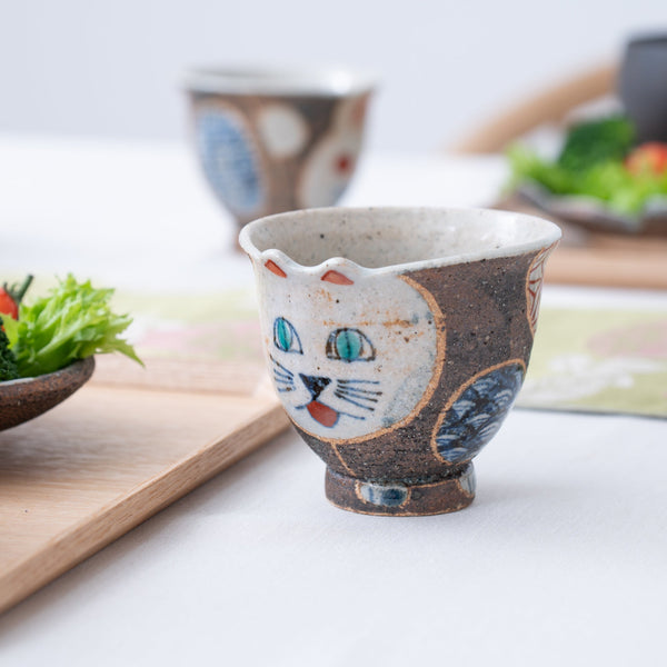 kousai-kiln-playful-cat-hasami-small-yunomi-japanese-teacup-musubi-kiln-quality-japanese-tablewares-and-gifts-563797.jpg
