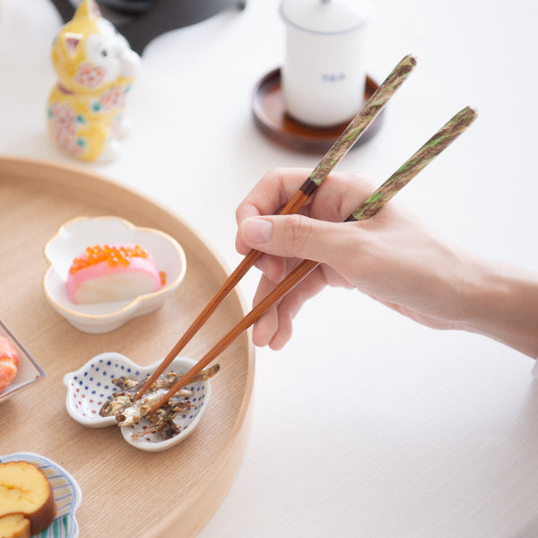 matsukan-crystal-komorebi-wakasa-lacquerware-chopsticks-set-225-cm-89-in-with-chopstick-rests-set-of-two-musubi-kiln-quality-japanese-tablewares-and-gifts-634725.jpg