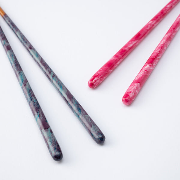 matsukan-crystal-moss-pink-and-wisteria-wakasa-lacquerware-chopsticks-set-225-cm-89-in-with-chopstick-rests-set-of-two-musubi-kiln-quality-japanese-tablewares-a-271541.jpg