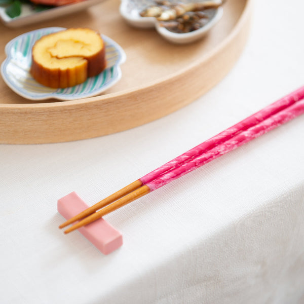 matsukan-crystal-moss-pink-and-wisteria-wakasa-lacquerware-chopsticks-set-225-cm-89-in-with-chopstick-rests-set-of-two-musubi-kiln-quality-japanese-tablewares-a-591478.jpg