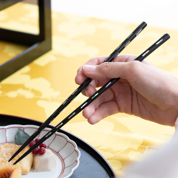 matsukan-kai-kiriko-wakasa-lacquerware-set-of-two-pairs-of-chopsticks-235-cm-93-in-215-cm-85-in-musubi-kiln-quality-japanese-tablewares-and-gifts-280838.jpg