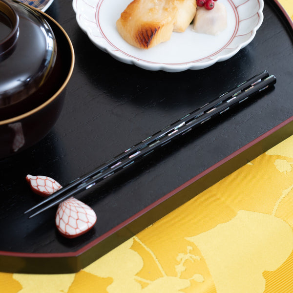 matsukan-kai-kiriko-wakasa-lacquerware-set-of-two-pairs-of-chopsticks-235-cm-93-in-215-cm-85-in-musubi-kiln-quality-japanese-tablewares-and-gifts-410482.jpg