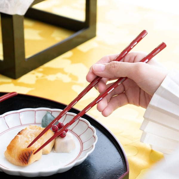 matsukan-kai-kiriko-wakasa-lacquerware-set-of-two-pairs-of-chopsticks-235-cm-93-in-215-cm-85-in-musubi-kiln-quality-japanese-tablewares-and-gifts-551124.jpg