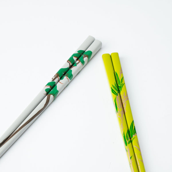 matsukan-rimpa-pine-and-bamboo-wakasa-lacquerware-set-of-two-pairs-of-chopsticks-23-cm-91-in-musubi-kiln-quality-japanese-tablewares-and-gifts-490086.jpg