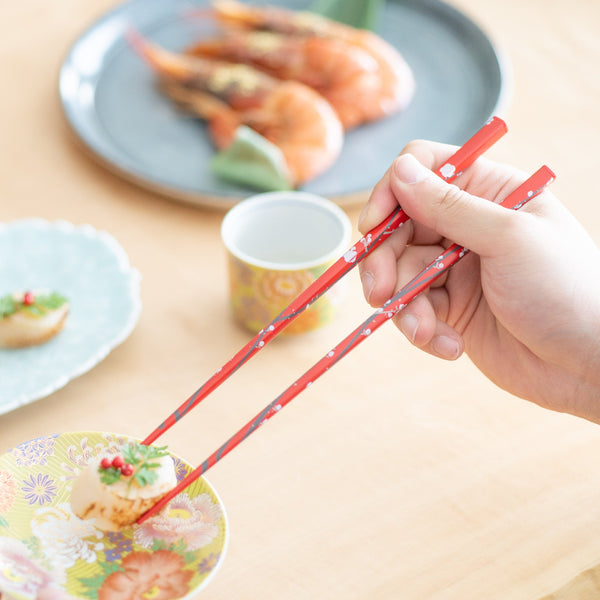 matsukan-rimpa-red-and-white-plum-blossoms-wakasa-lacquerware-set-of-two-pairs-of-chopsticks-23-cm-91-in-musubi-kiln-quality-japanese-tablewares-and-gifts-146481.jpg