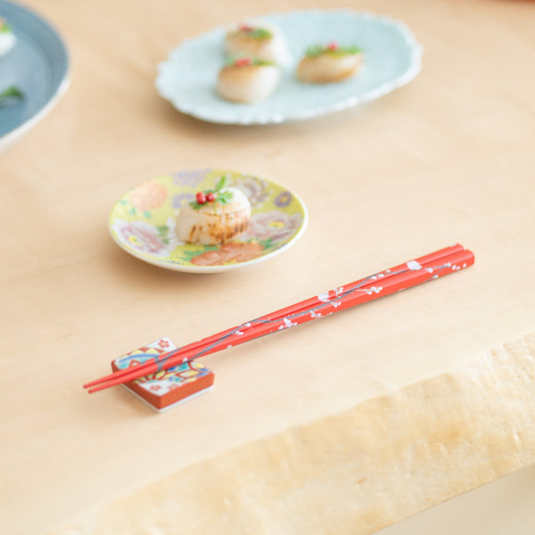 matsukan-rimpa-red-and-white-plum-blossoms-wakasa-lacquerware-set-of-two-pairs-of-chopsticks-23-cm-91-in-musubi-kiln-quality-japanese-tablewares-and-gifts-806290.jpg