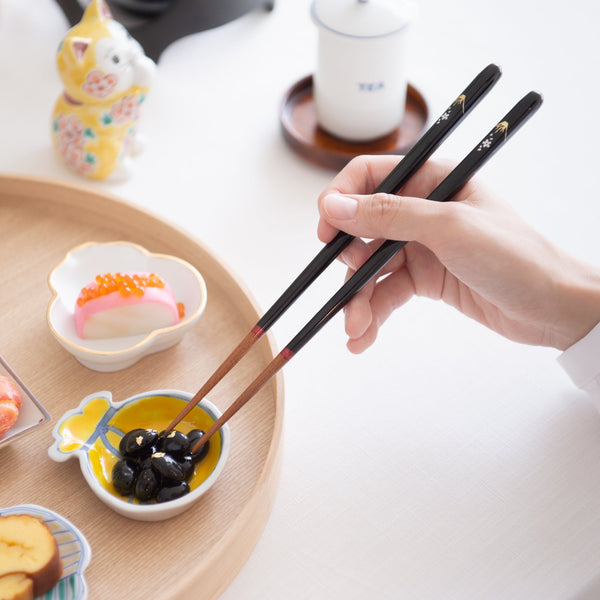 matsukan-sakura-fuji-wakasa-lacquerware-set-of-two-pairs-of-chopsticks-23-cm-91-in-215-cm-85-in-with-chopstick-rests-set-of-two-musubi-kiln-quality-japanese-tab-622062.jpg