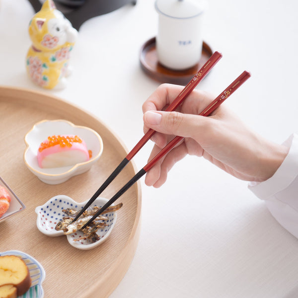 matsukan-sakura-petals-wakasa-lacquerware-set-of-two-pairs-of-chopsticks-23-cm-91-in-21-cm-83-in-with-chopstick-rests-set-of-two-musubi-kiln-quality-japanese-ta-976232.jpg