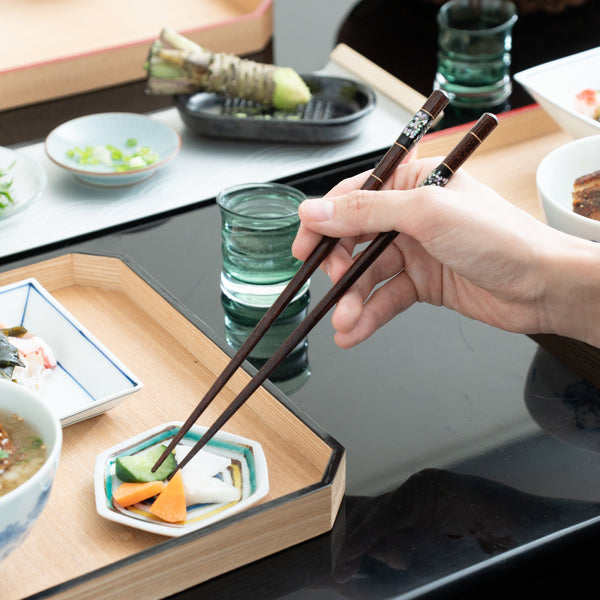 matsukan-sound-of-the-sea-shell-inlay-checkered-pattern-wakasa-lacquerware-set-of-two-pairs-of-chopsticks-23-cm-91-in-21-cm-83-in-with-chopstick-rests-set-of-tw-116563.jpg