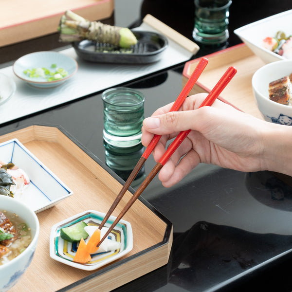 matsukan-sound-of-the-sea-shimmering-waves-wakasa-lacquerware-set-of-two-pairs-of-chopsticks-225-cm-89-in-with-chopstick-rests-set-of-two-musubi-kiln-quality-ja-753989.jpg