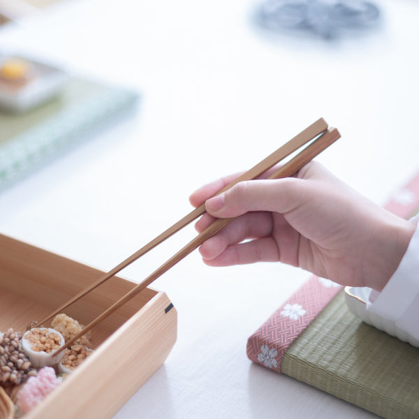 matsukan-square-shiratake-kyoto-bamboo-wakasa-lacquerware-chopsticks-set-of-two-pairs-of-chopsticks-24-cm-94-in-musubi-kiln-quality-japanese-tablewares-and-gift-960951.jpg