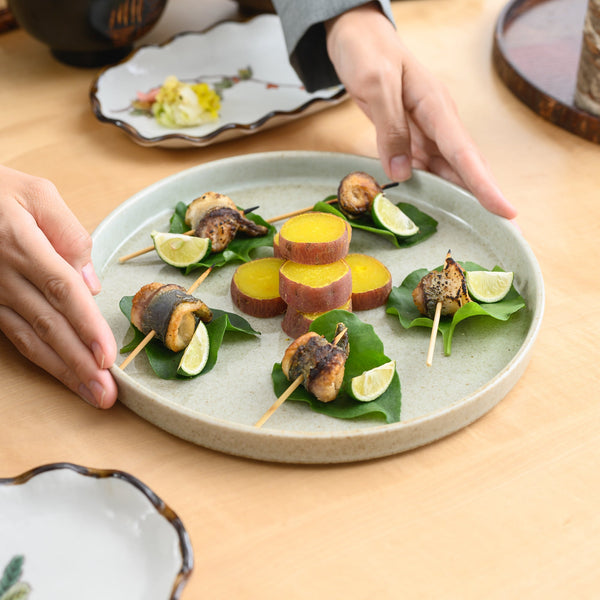 meru-grains-luka-mino-ware-round-plate-83in-musubi-kiln-quality-japanese-tablewares-and-gifts-901723.jpg