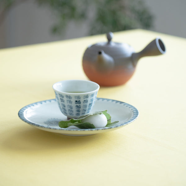 ri-sanpei-chrysanthemums-pattern-arita-round-plate-musubi-kiln-quality-japanese-tablewares-and-gifts-944517.jpg