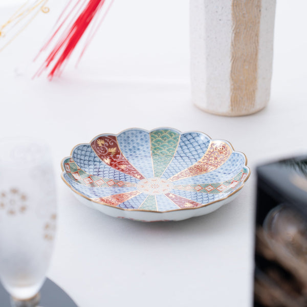 rinkuro-kiln-old-imari-chrysanthemum-round-plate-62in-musubi-kiln-quality-japanese-tablewares-and-gifts-246386.jpg