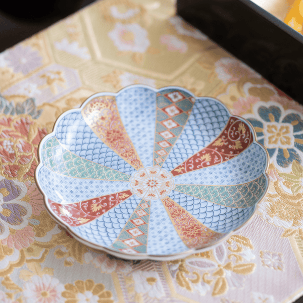 rinkuro-kiln-old-imari-chrysanthemum-round-plate-62in-musubi-kiln-quality-japanese-tablewares-and-gifts-274004.png