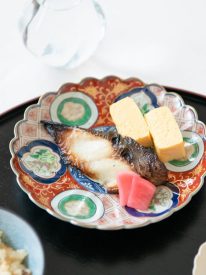 rinkuro-kiln-old-imari-red-sansui-plate-musubi-kiln-quality-japanese-tablewares-and-gifts-842327.jpg