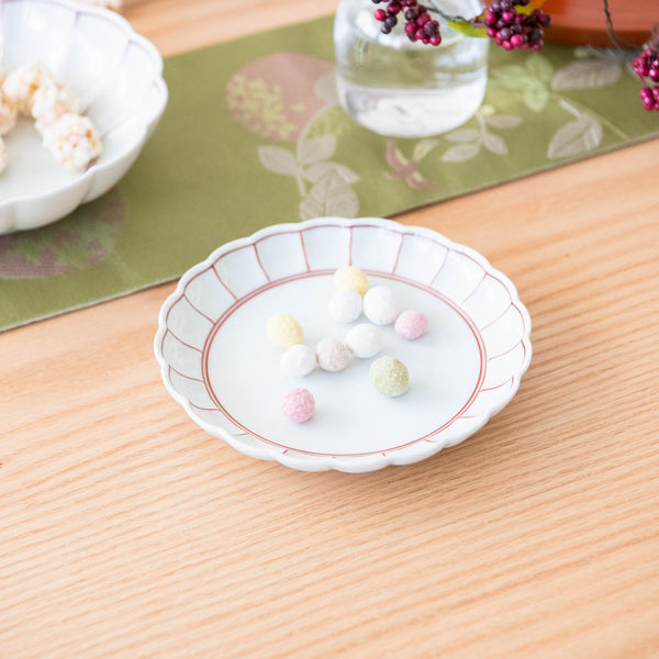 soramoe-red-chrysanthemum-hasami-round-plate590in-musubi-kiln-quality-japanese-tablewares-and-gifts-270231.jpg