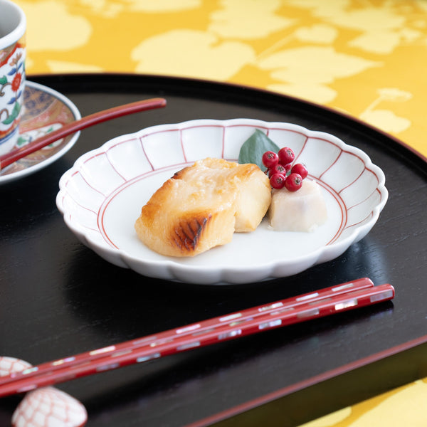 soramoe-red-chrysanthemum-hasami-round-plate590in-musubi-kiln-quality-japanese-tablewares-and-gifts-547317.jpg
