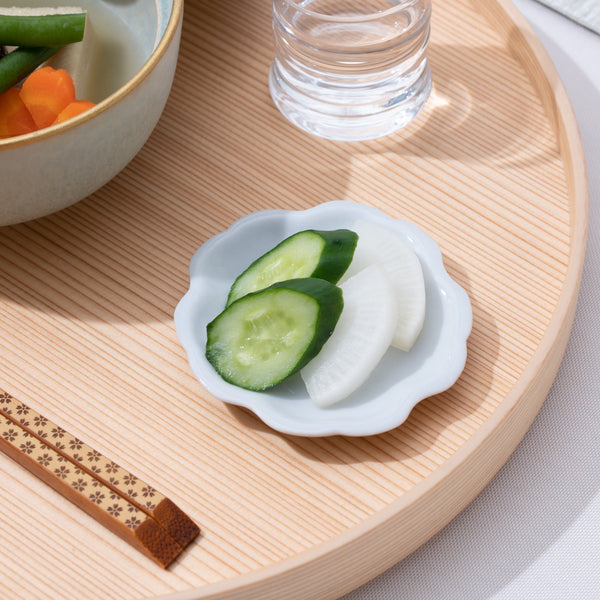 soukyu-kiln-bream-in-sakura-shaped-kutani-sauce-plate-musubi-kiln-quality-japanese-tablewares-and-gifts-528336.jpg