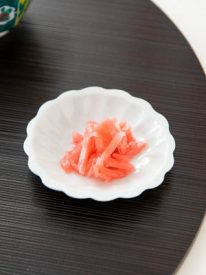 soukyu-kiln-chrysanthemums-and-crane-kutani-sauce-plate-musubi-kiln-quality-japanese-tablewares-and-gifts-850762.jpg