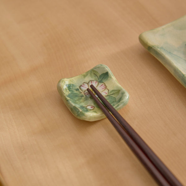 tosen-kiln-camellia-kiyomizu-ware-chopstick-rest-set-musubi-kiln-quality-japanese-tablewares-and-gifts-440210.jpg