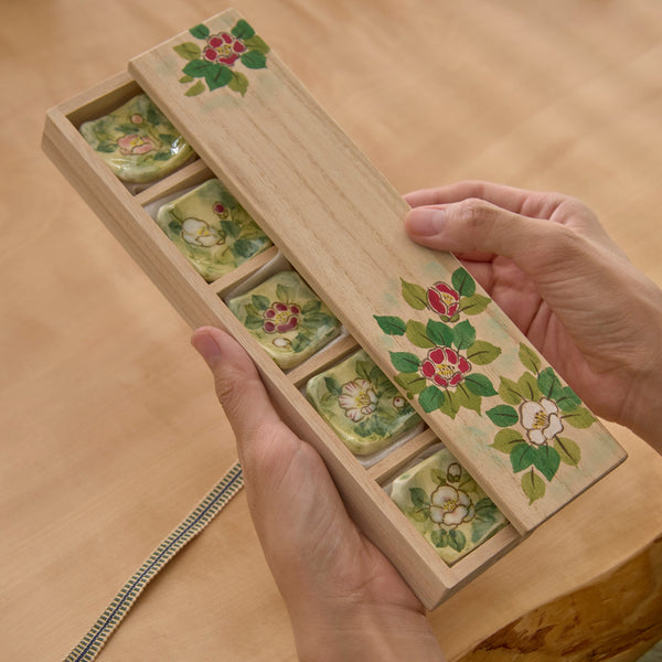 tosen-kiln-camellia-kiyomizu-ware-chopstick-rest-set-musubi-kiln-quality-japanese-tablewares-and-gifts-469030.jpg